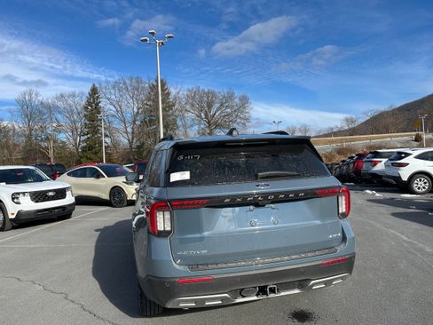 New 2026 Ford Explorer Active w/ Active Comfort Package image 5