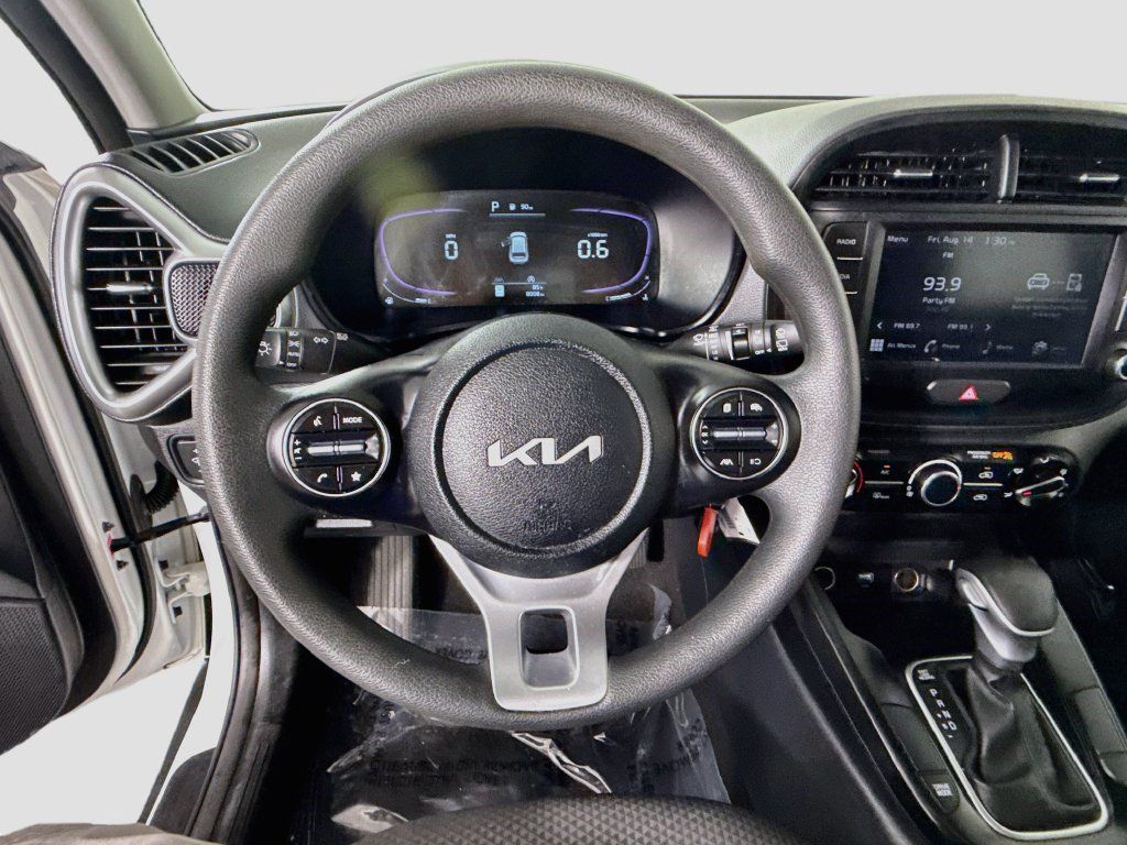 Used 2025 Kia Soul LX FWD image 12