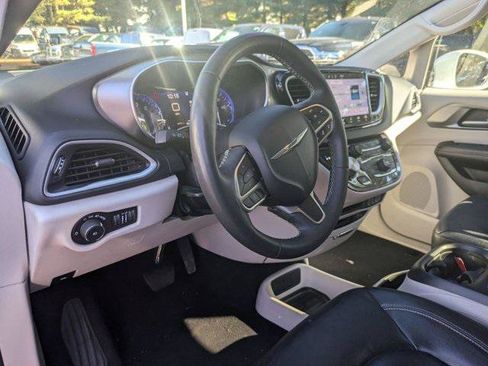 Certified 2022 Chrysler Pacifica Touring-L FWD image 14