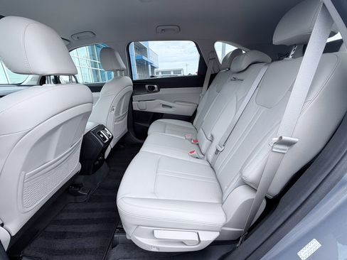 Used 2022 Kia Sorento S FWD image 28