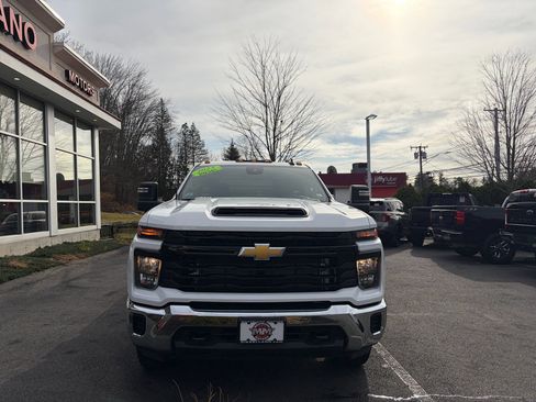 Used 2025 Chevrolet Silverado 3500 W/T w/ WT Convenience Package image 3