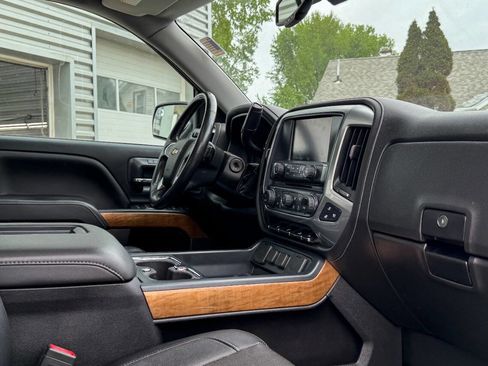 Used 2017 Chevrolet Silverado 1500 LTZ w/ Sport Package AWD/4WD image 12