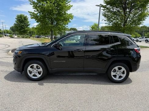 Used 2023 Jeep Compass Latitude w/ Sun and Sound Group AWD/4WD image 16