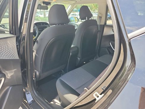 Used 2025 Kia Soul LX w/ LX Technology Package FWD image 8