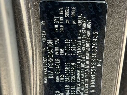 Used 2024 Kia Carnival EX FWD image 29