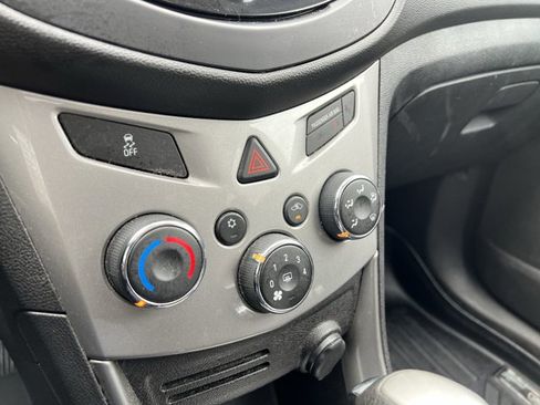Used 2016 Chevrolet Trax LT w/ LT Sun and Sound Package FWD image 11