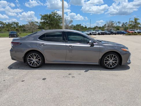 Used 2023 Toyota Camry XLE AWD/4WD image 3
