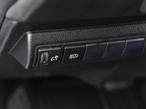 Used 2020 Toyota Corolla LE image 9