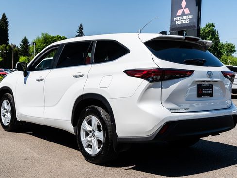 Used 2023 Toyota Highlander L image 4