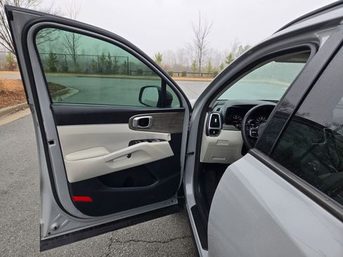 Certified 2023 Kia Sorento EX w/ Panoramic Sunroof Package image 20