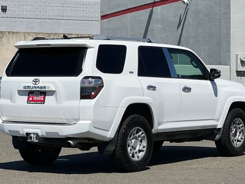 Used 2022 Toyota 4Runner SR5 Premium w/ Moonroof Package AWD/4WD image 2