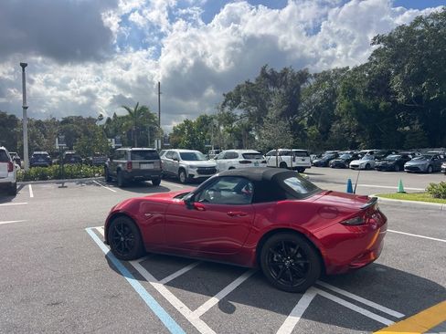 Used 2021 MAZDA MX-5 Miata Club image 11