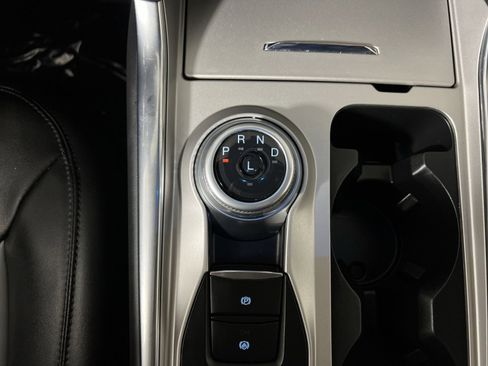 Used 2023 Ford Explorer XLT w/ Equipment Group 202A AWD/4WD image 22