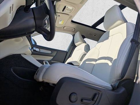 New 2026 Volvo XC40 B4 Plus w/ Climate Package image 4