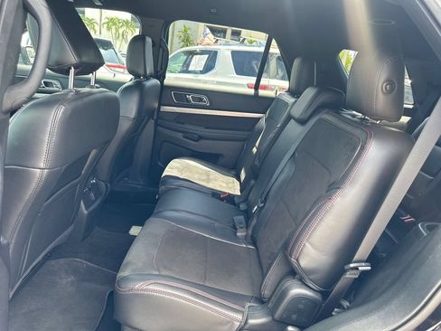 Used 2019 Ford Explorer XLT w/ Equipment Group 202A AWD/4WD image 31