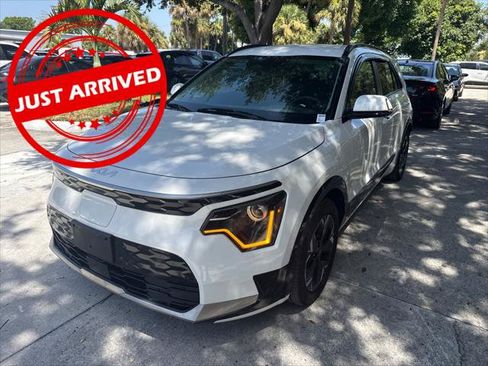 Used 2023 Kia Niro Wind w/ Wind Preserve Package FWD image 1