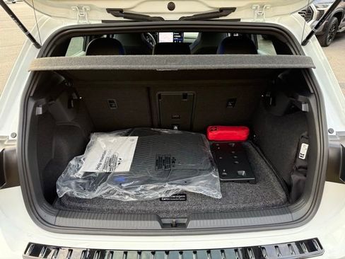 Used 2025 Volkswagen Golf R Black Edition image 6