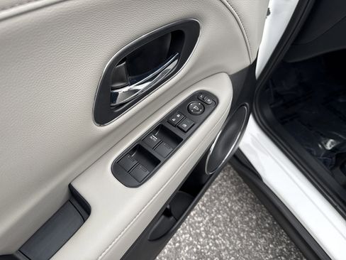 Used 2021 Honda HR-V EX-L image 15