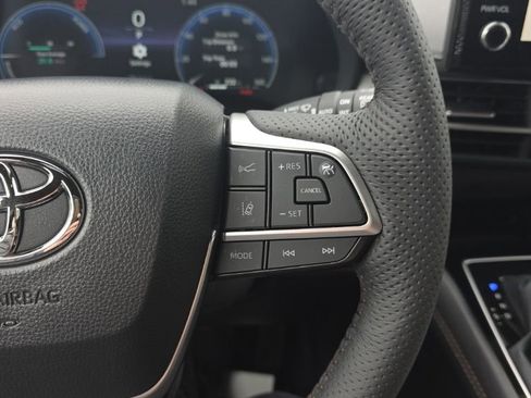 Certified 2025 Toyota Sienna Platinum image 24