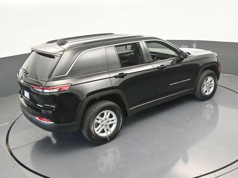 Used 2025 Jeep Grand Cherokee Laredo image 45