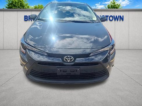 Used 2025 Toyota Corolla LE FWD image 3