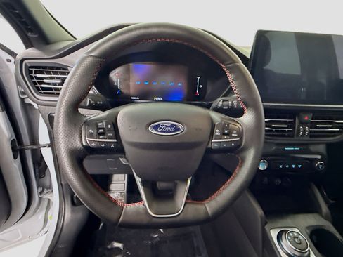 Used 2025 Ford Escape ST-Line w/ Tech Pack #1 FWD image 13