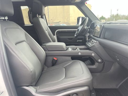 Used 2025 Land Rover Defender 90 X-Dynamic SE AWD/4WD image 20