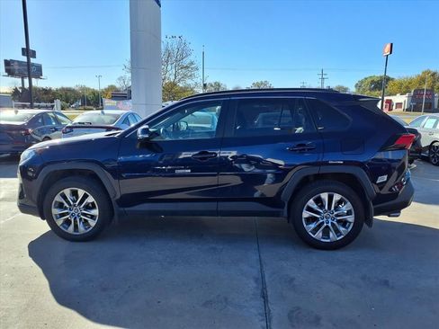 Used 2020 Toyota RAV4 XLE Premium image 24