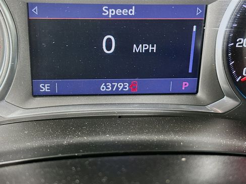 Used 2022 Chevrolet Traverse LT image 19