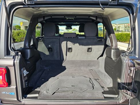 Used 2025 Jeep Wrangler Unlimited Rubicon 4xe w/ Convenience Group AWD/4WD image 27