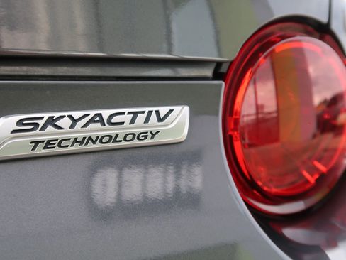 Used 2017 MAZDA MX-5 Miata Club image 45