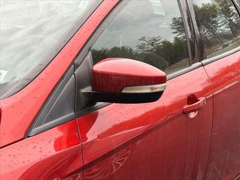 Used 2018 Ford Focus ST image 25