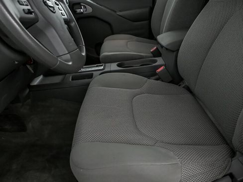 Used 2018 Nissan Frontier SV image 15