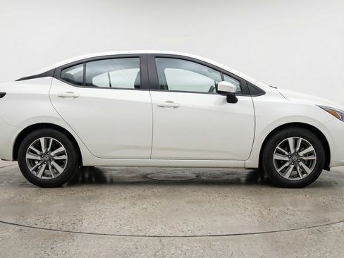 Used 2025 Nissan Versa SV FWD image 11