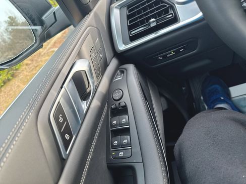 New 2026 BMW X5 xDrive40i w/ Climate Comfort Package image 9