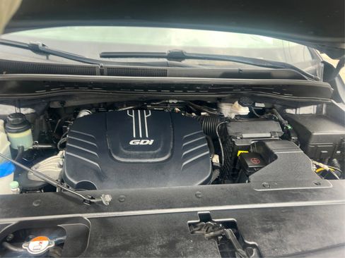 Used 2017 Kia Sedona LX w/ LX Essentials Premium Package image 13