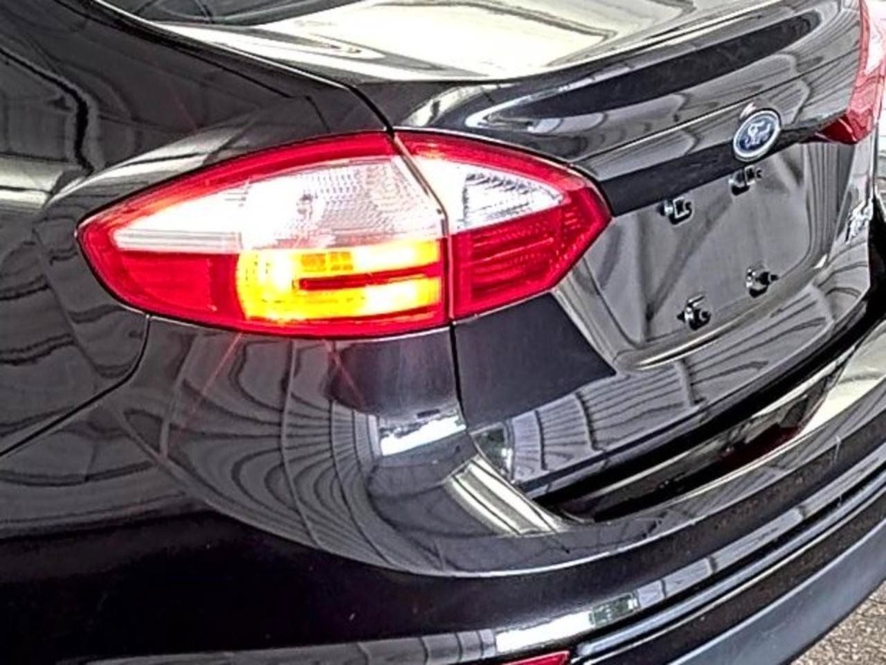 Used 2015 Ford Fiesta S FWD image 9
