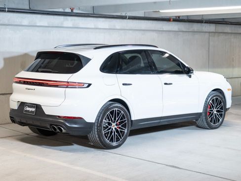 Certified 2024 Porsche Cayenne S AWD/4WD image 9
