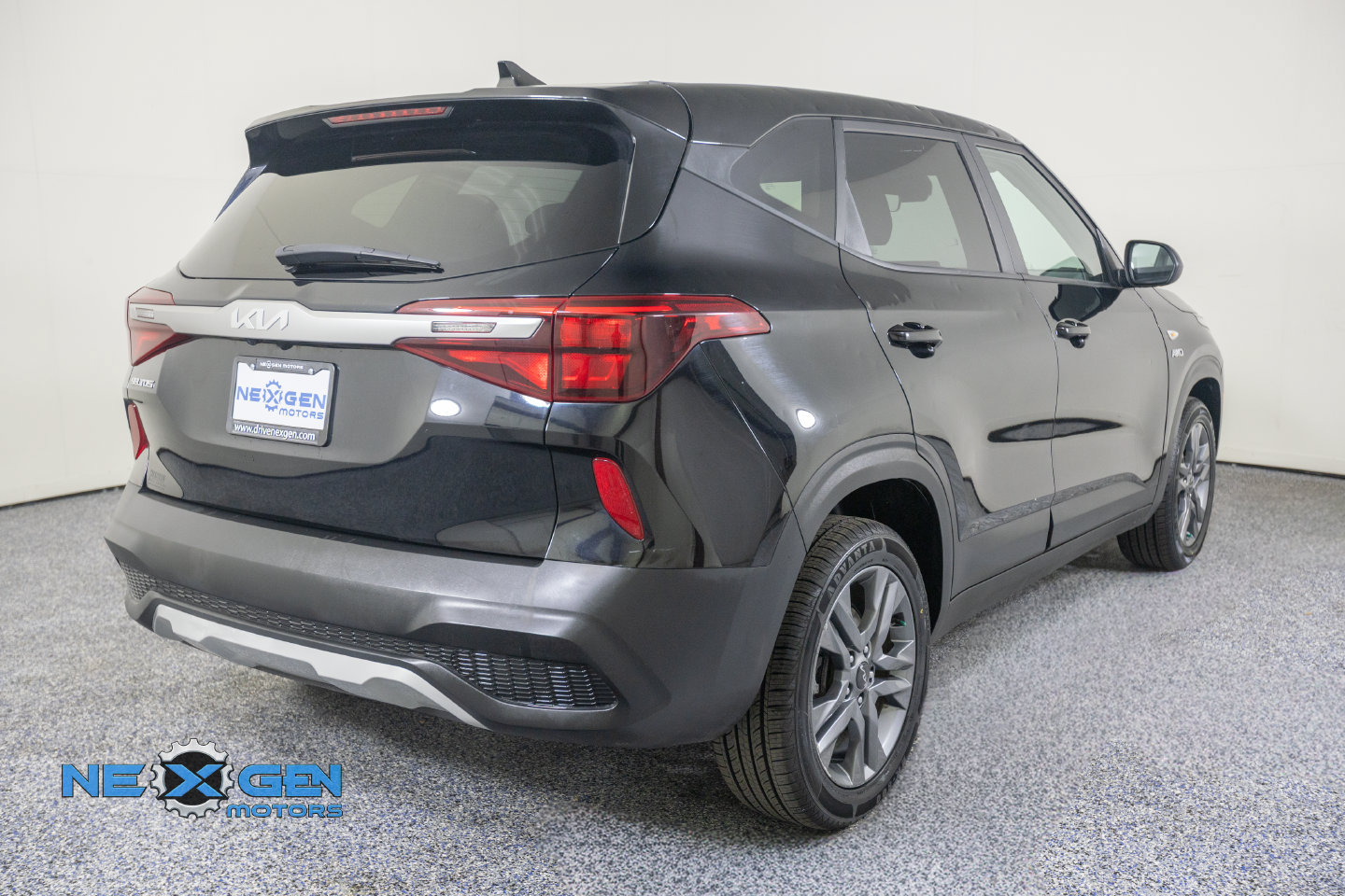 Used 2023 Kia Seltos LX AWD/4WD image 8