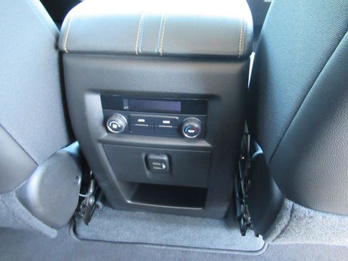 Used 2021 Chevrolet Traverse LT image 32