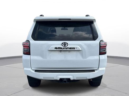 Used 2018 Toyota 4Runner SR5 AWD/4WD image 7