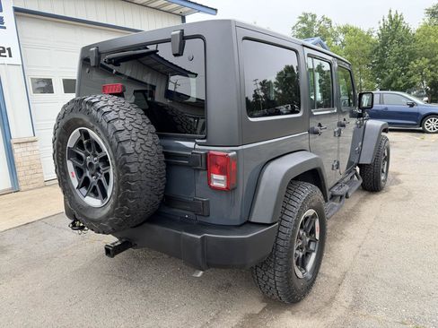 Used 2017 Jeep Wrangler Unlimited Sport AWD/4WD image 3