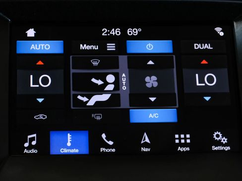 Used 2019 Ford Edge Titanium image 32