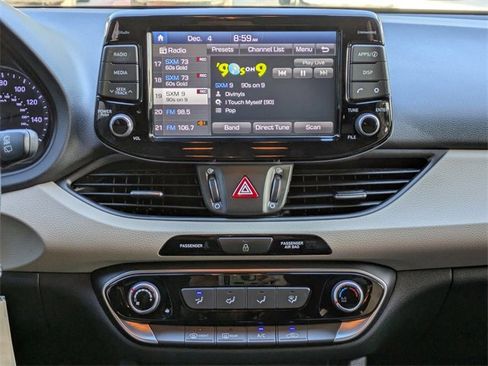 Used 2018 Hyundai Elantra GT image 18