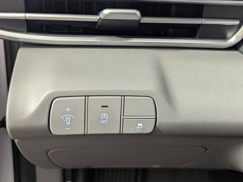 Used 2025 Hyundai Elantra SE image 15