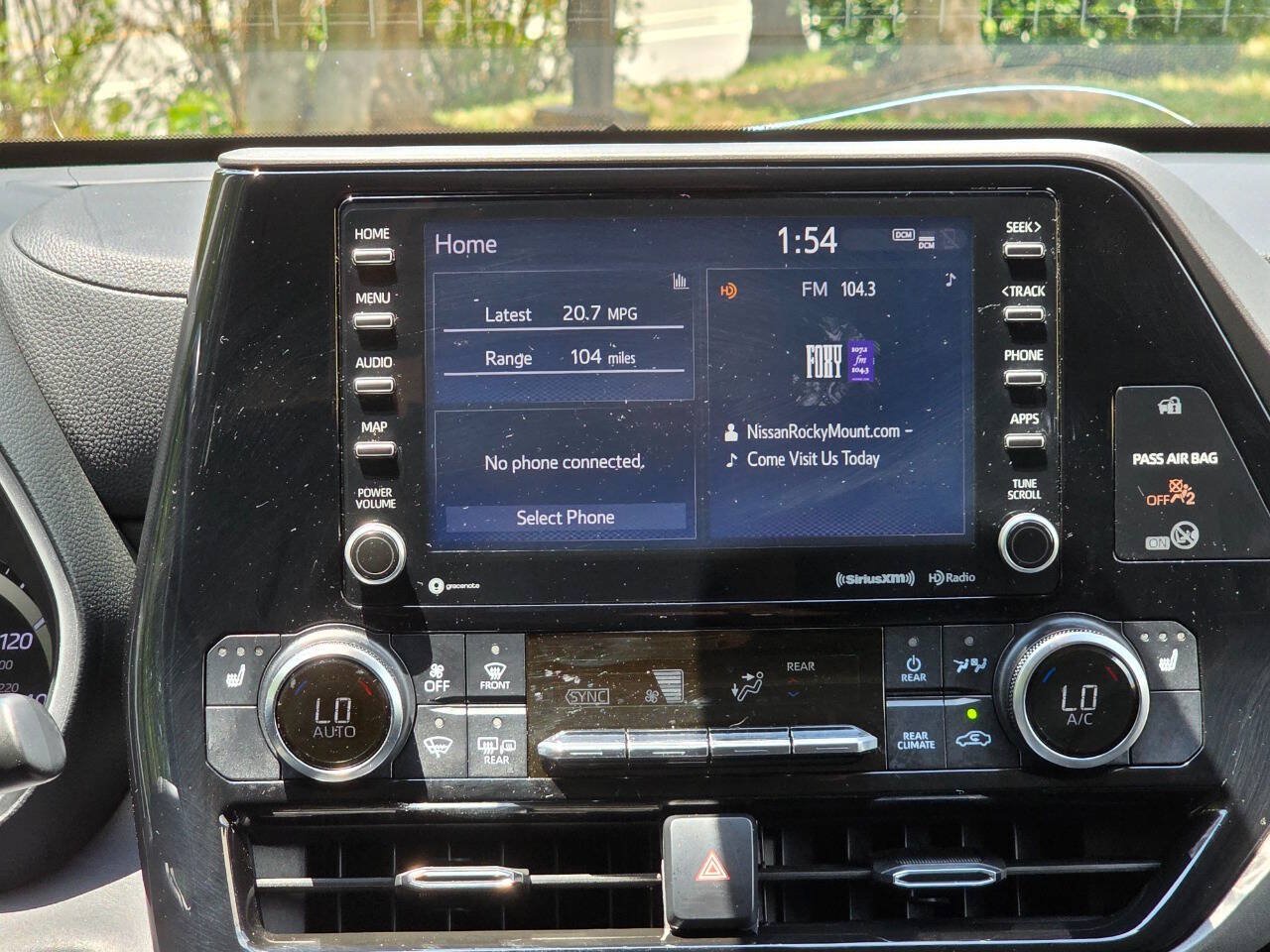 Used 2021 Toyota Highlander XLE AWD/4WD image 23