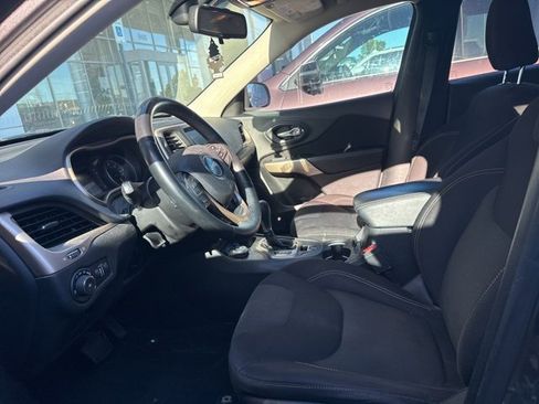 Used 2017 Jeep Cherokee Latitude w/ Comfort & Sound Group image 5