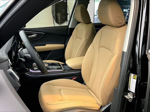 Used 2025 Audi Q7 Premium Plus image 8