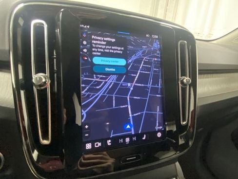 Used 2025 Volvo XC40 B5 Core image 18