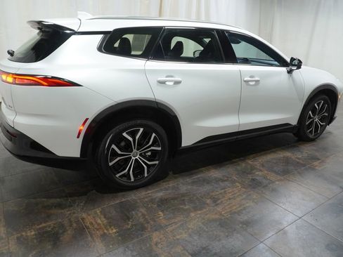 Certified 2025 Toyota Crown Signia XLE image 4